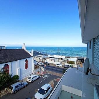 1 Bedroom Apartment in Kalk Bay