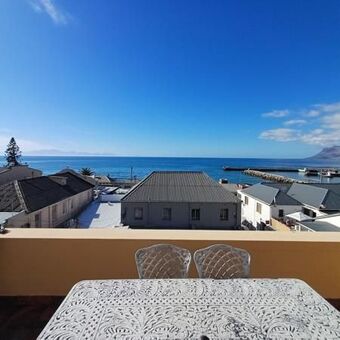 2 Bedroom Apartment in Kalk Bay