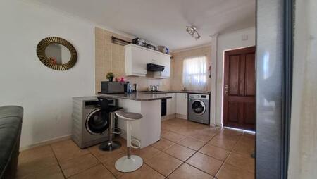 2 Bedroom Apartment in Gordons Bay Central
