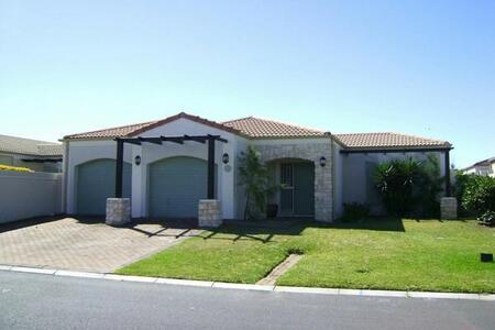 3 Bedroom House in Century City