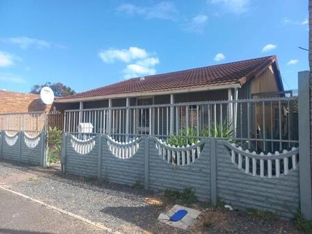 3 Bedroom House in Kensington