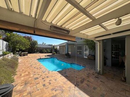 5 Bedroom House in West Beach