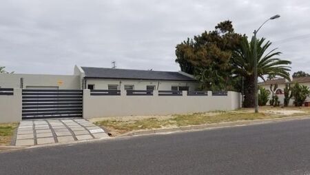 3 Bedroom House in Table View