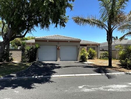 3 Bedroom House in Sunningdale