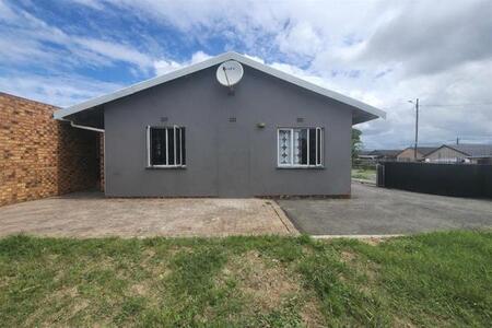 3 Bedroom House in Brackenham