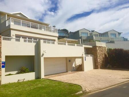 5 Bedroom House in Southbroom