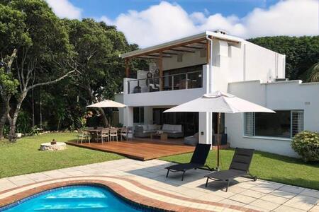 4 Bedroom House in Southbroom