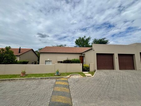 3 Bedroom townhouse - sectional to rent in North Riding, Randburg
