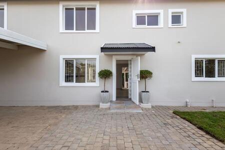 3 Bedroom House in Old Place