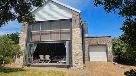 3 Bedroom House in Pringle Bay