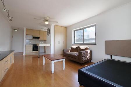 Studio Apartment in Claremont Upper