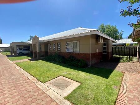 3 Bedroom Townhouse in Middelpos