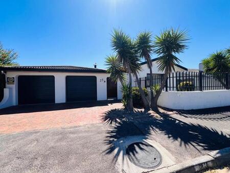 4 Bedroom House in Goodwood