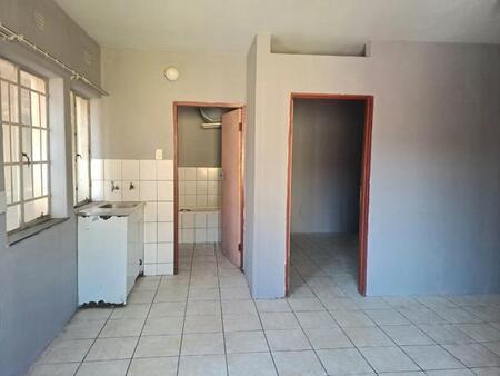 1 Bedroom Apartment in Roodepoort Central