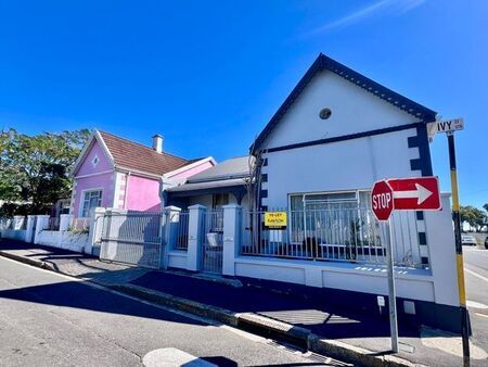 1 Bedroom house to rent in Observatory, Cape Town