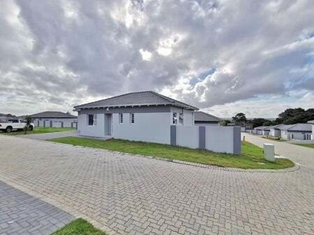 3 Bedroom townhouse - freehold to rent in Lorraine, Port Elizabeth