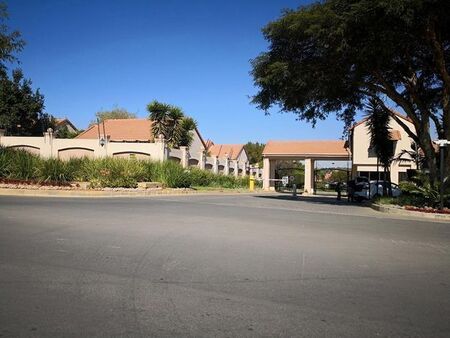 2 Bedroom townhouse - sectional to rent in Craigavon, Sandton