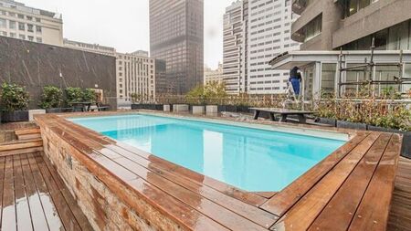 1 Bedroom bachelor apartment to rent in Cape Town City Centre