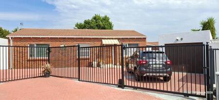 3 Bedroom House in Edgemead