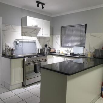 1 Bedroom Apartment in Arboretum