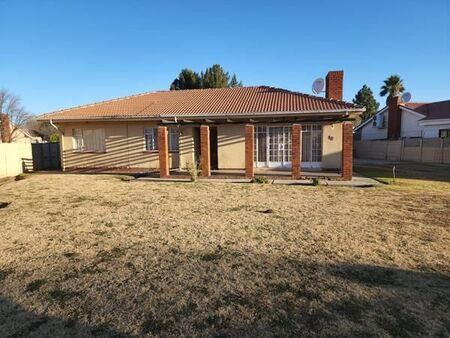 3 Bedroom House in Lakeview