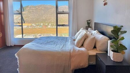 2 Bedroom apartment to rent in Glencairn Heights, Simons Town