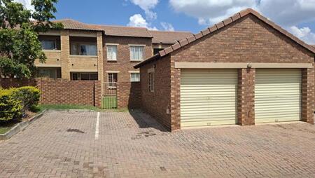 2 Bedroom Townhouse in Mooikloof Ridge