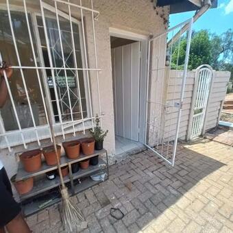 Bachelor apartment in Eastleigh