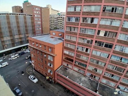 Bachelor Apartment to rent in Durban Central