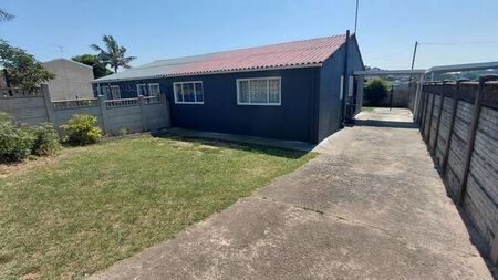 3 Bedroom semi-detached to rent in Whetstone, Phoenix