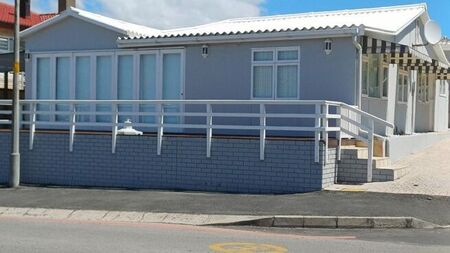 4 Bedroom house to rent in Hartenbos Central