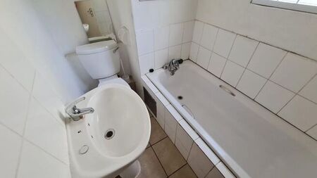 3 Bedroom flat to rent in Sea View, Durban