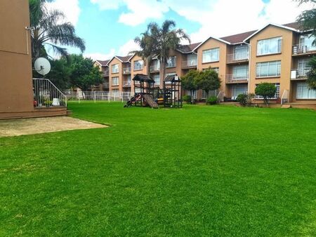 2 Bedroom flat to rent in Florida, Roodepoort