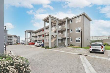 2 Bedroom Apartment in Muizenberg