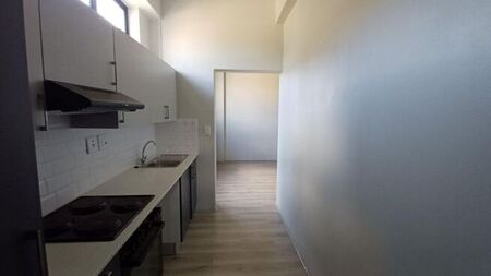1 Bedroom bachelor apartment to rent in Woodstock, Cape Town