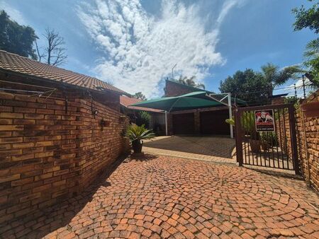 3 Bedroom house to rent in Moreleta Park, Pretoria