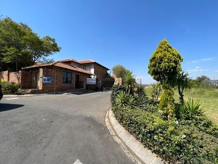 2 Bedroom apartment to rent in Wilgeheuwel, Roodepoort