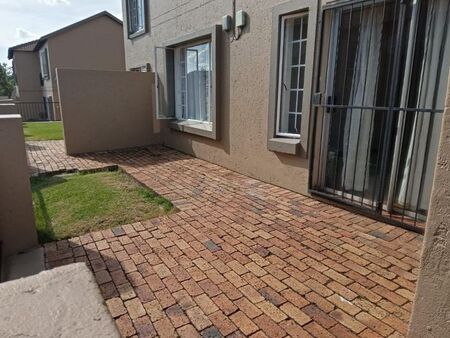 2 Bedroom apartment to rent in Wilgeheuwel, Roodepoort