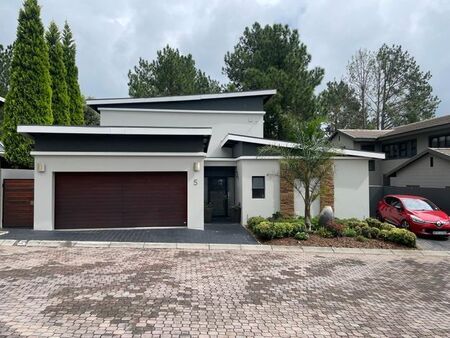 4 Bedroom duplex townhouse - freehold to rent in Beverley, Sandton