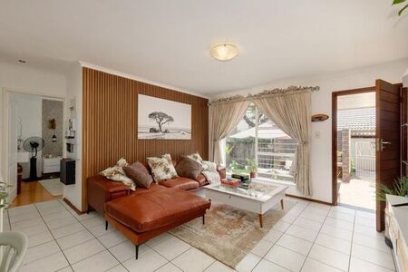 2 Bedroom townhouse - sectional to rent in Fourways, Sandton