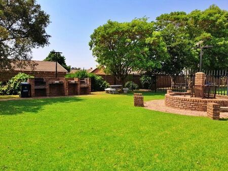 3 Bedroom apartment to rent in Florida Glen, Roodepoort