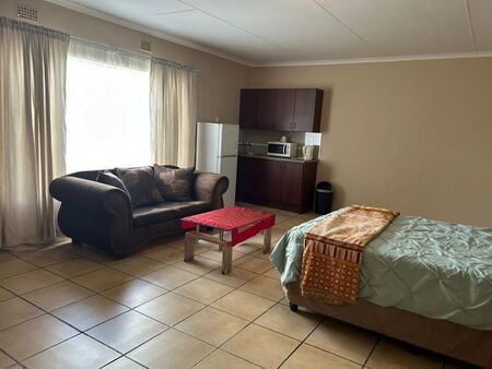 1 Bedroom bachelor to rent in Reyno Ridge, Witbank