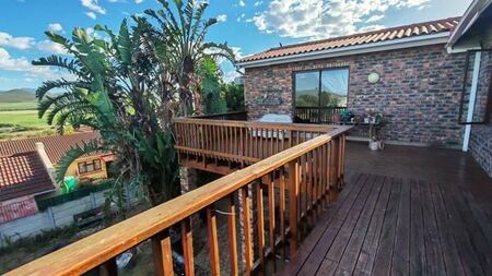 4 Bedroom House in Fraaiuitsig