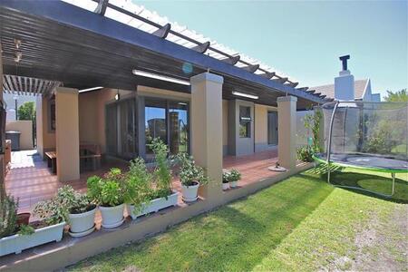 3 Bedroom House in Plattekloof