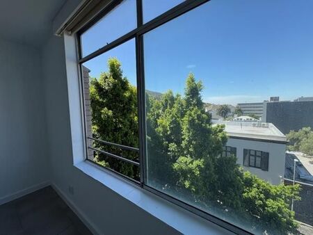 Bachelor apartment in Gardens