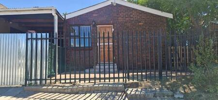 Bachelor apartment in Wellington North