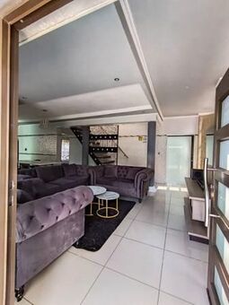 3 Bedroom Apartment in Aviary Hill