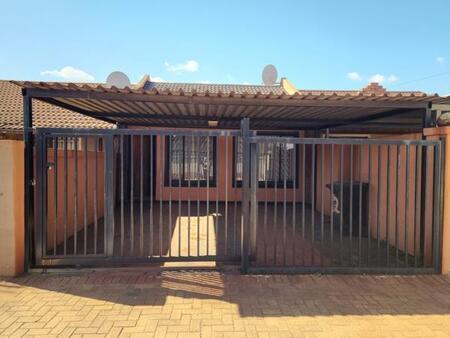 2 Bedroom Cluster in Protea Glen