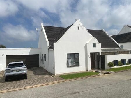 3 Bedroom townhouse - sectional to rent in Dormehls Drift, George