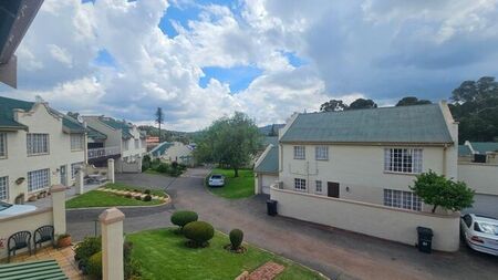 3 Bedroom townhouse - sectional to rent in Helderkruin, Roodepoort